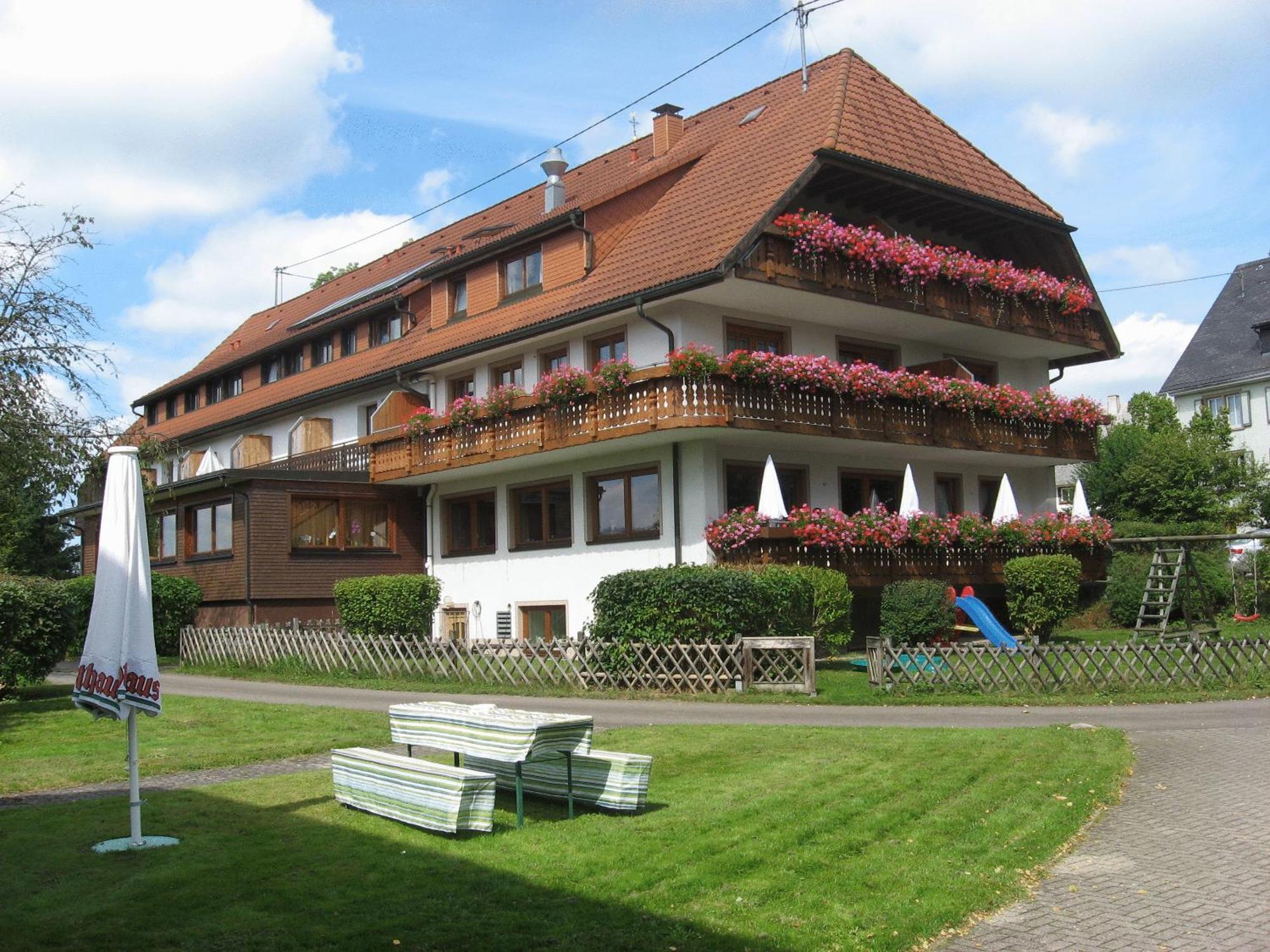 Hotel Gasthof Straub Lenzkirch Buitenkant foto